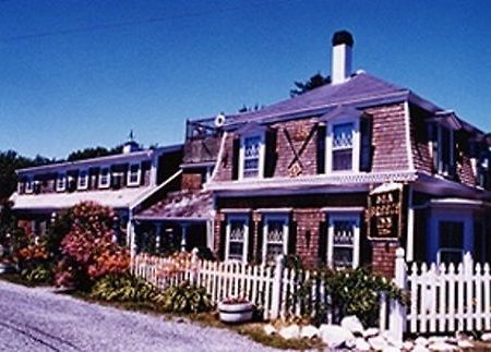 Sea Breeze Inn Hyannis Port Bagian luar foto
