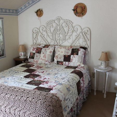 Sea Breeze Inn Hyannis Port Bagian luar foto