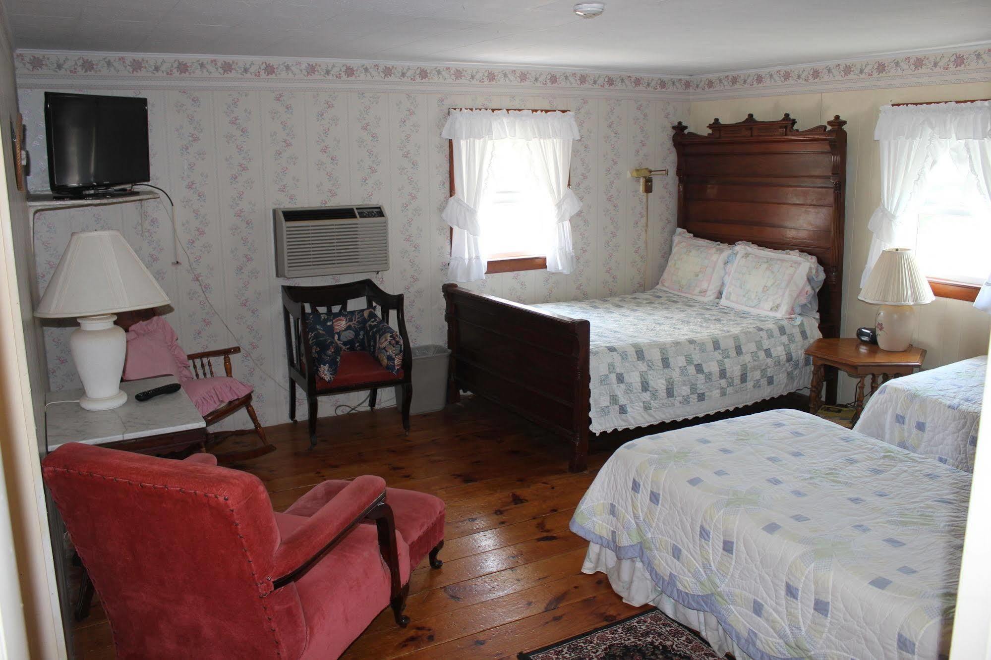Sea Breeze Inn Hyannis Port Bagian luar foto