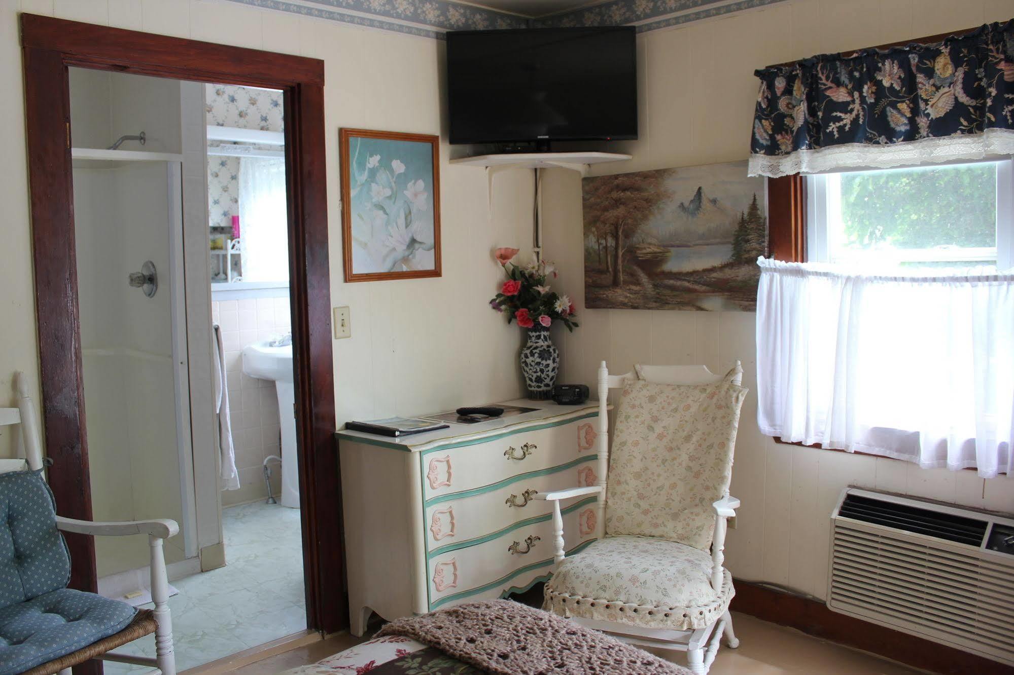 Sea Breeze Inn Hyannis Port Bagian luar foto