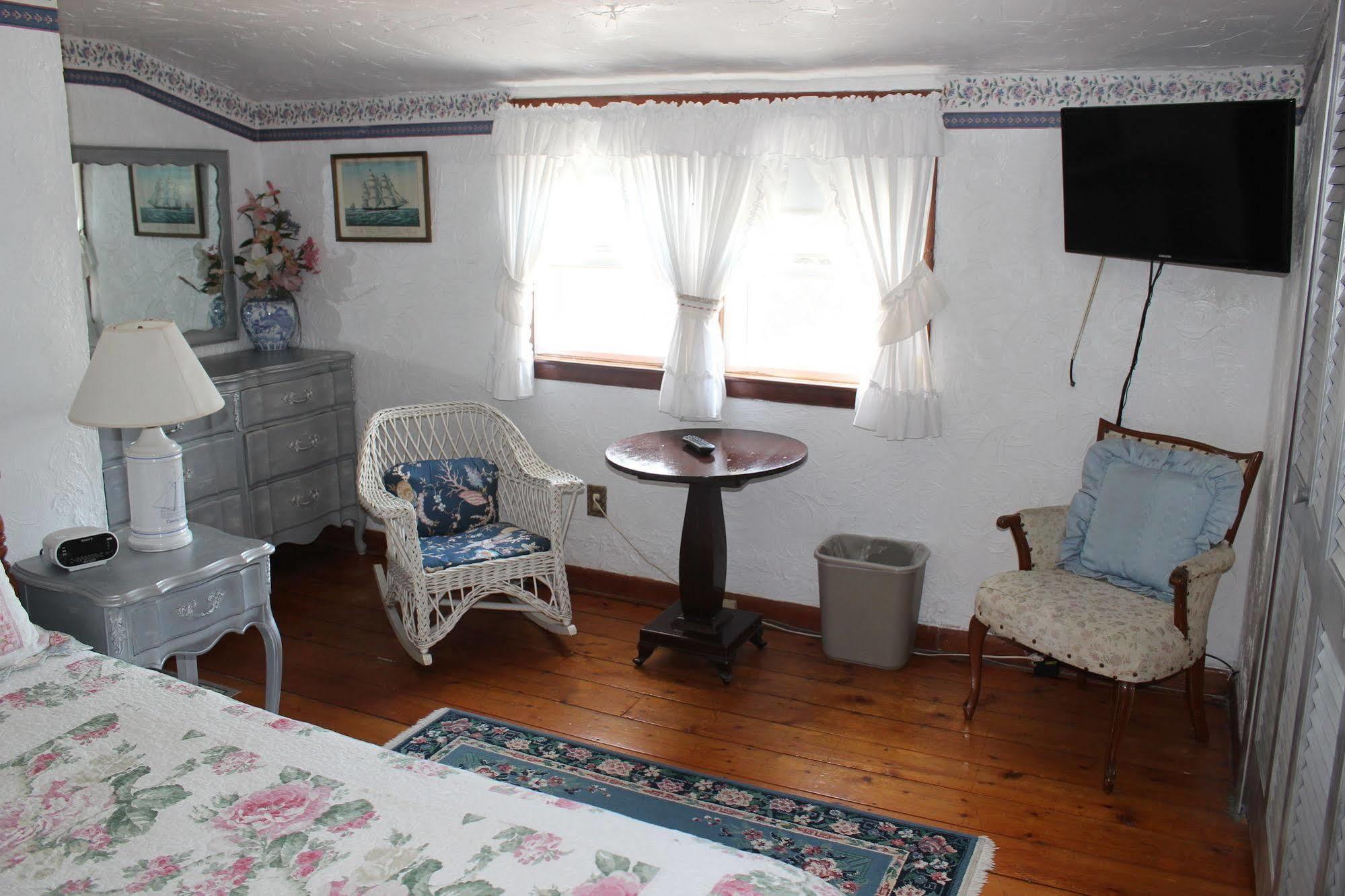 Sea Breeze Inn Hyannis Port Bagian luar foto